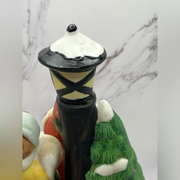 Vintage carolers with puppy wind up music box with light - Picture 10 of 13